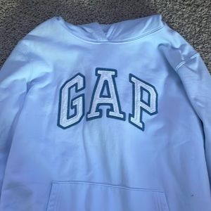 Light blue gap sweatshirt
